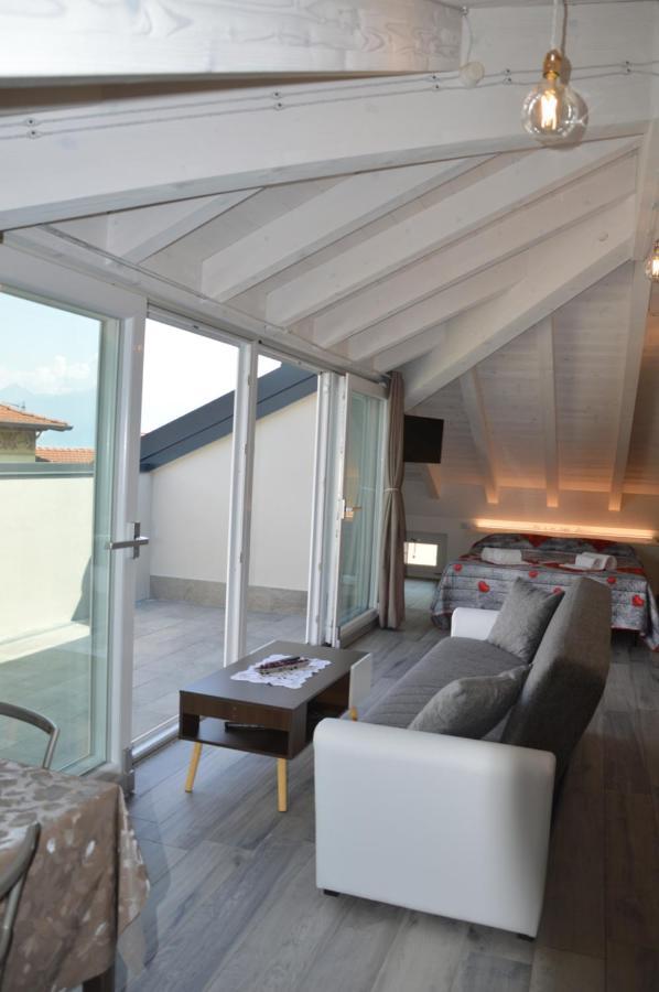 White Suite - Jacuzzi, Swimming Pool & Lake View 勒泽诺 外观 照片